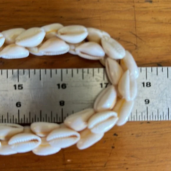 Vintage Hawaiian Round Cowrie Lei - Picture 7 of 8